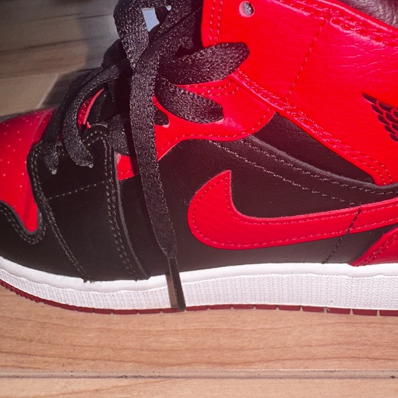 Nike Air Jordan 1 Retro Mid GS “Banned/Bred” WOMENS 6.5 🖤❤️ - Picture 5 of 10